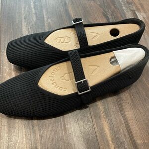 Elegant Black Ribbed Flats